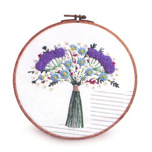 Vyšívací dárková sada s předtištěným motivem 940151/4, fialová kytice (předtisk, jehly a příze), 15x22cm